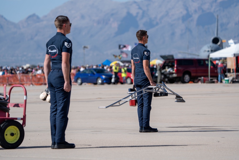 Thunderbirds perform at Davis-Monthan