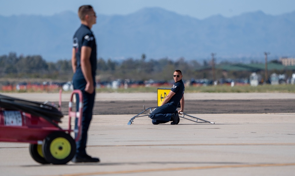 Thunderbirds perform at Davis-Monthan