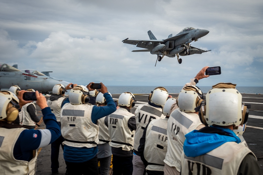 USS Carl Vinson (CVN) Hosts Distinguished Visitors during Flight Operations in the Pacific Ocean