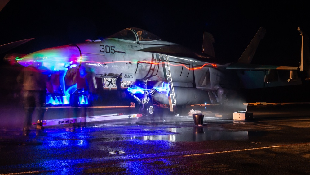 USS Carl Vinson (CVN 70) Conducts Night-Time Operations