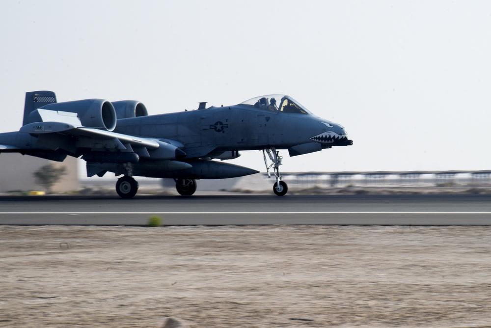 A-10s arrive at Al Dhafra Air Base