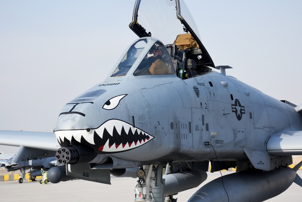 A-10s arrive at Al Dhafra Air Base