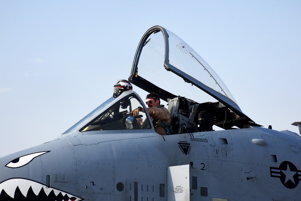 A-10s arrive at Al Dhafra Air Base