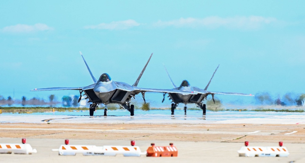 The first FTU F-22s touch down at JBLE