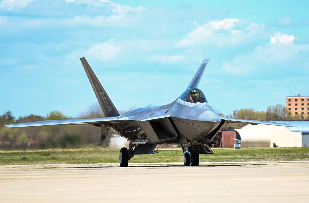 The first FTU F-22s touch down at JBLE