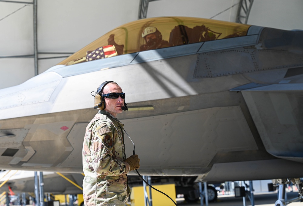 The first FTU F-22s touch down at JBLE