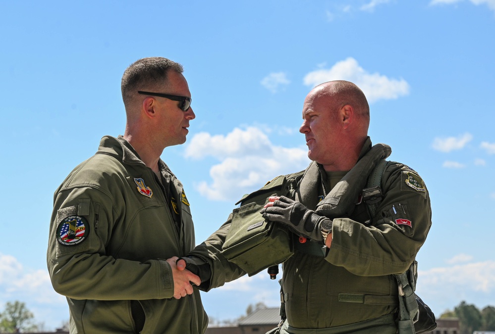 The first FTU F-22s touch down at JBLE