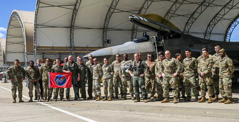 The first FTU F-22s touch down at JBLE