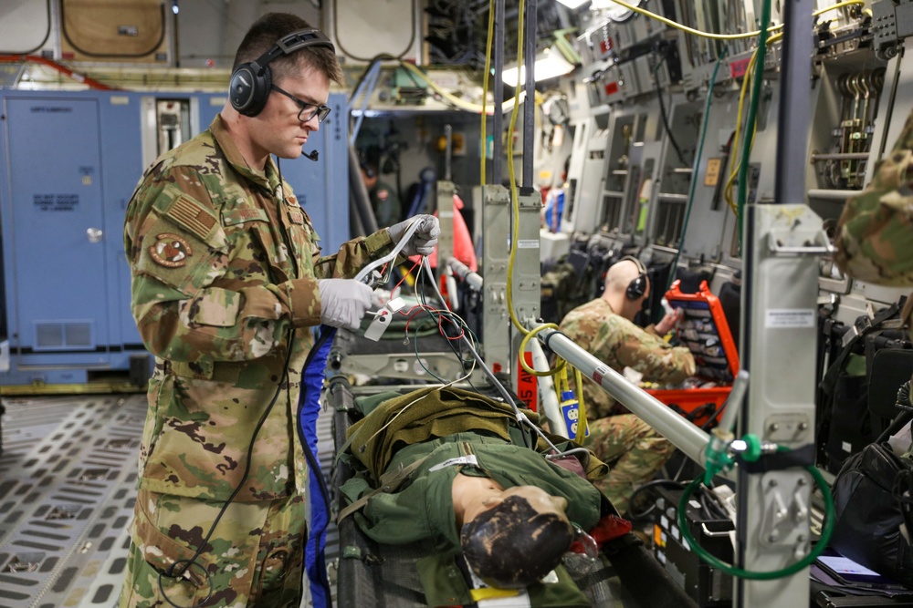 445th aeromedical evacuation Airmen sharpen skills during DART