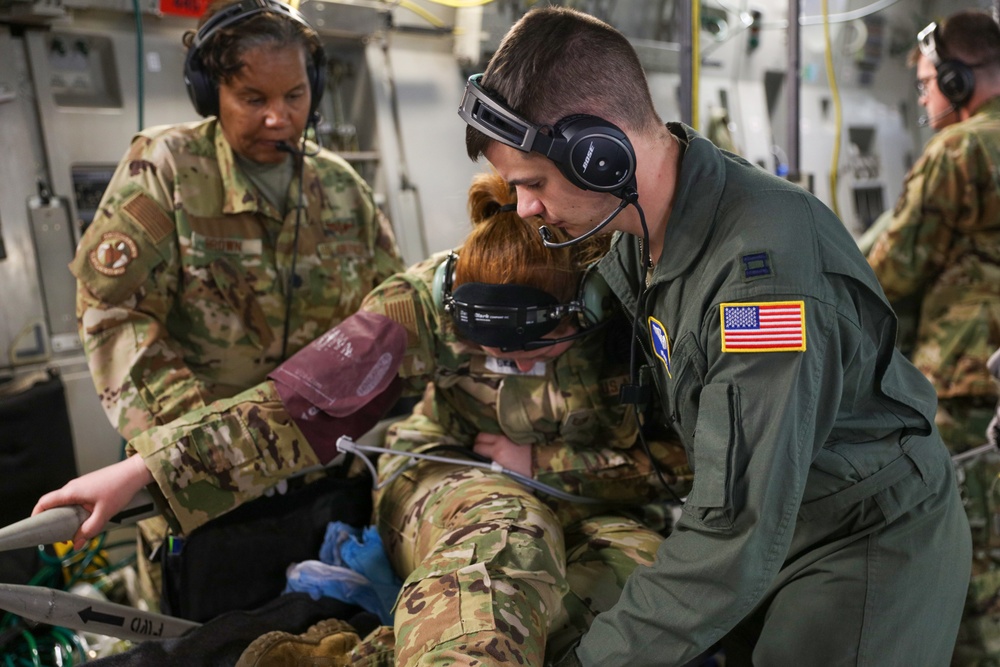 445th aeromedical evacuation Airmen sharpen skills during DART