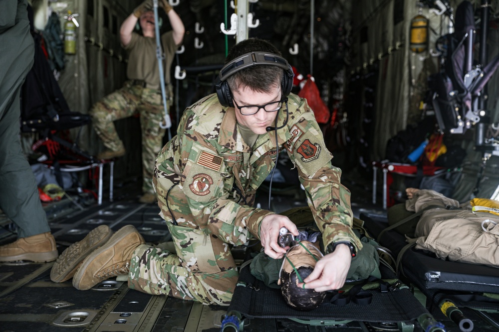 445th aeromedical evacuation Airmen sharpen skills during DART