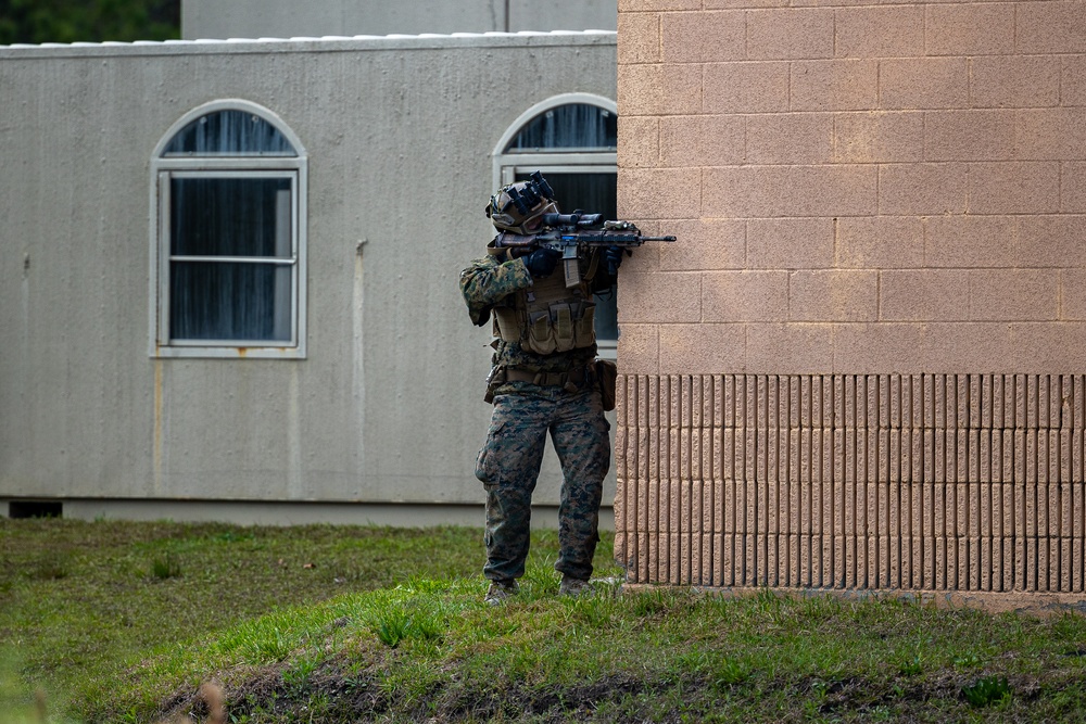 Elements of the 26th MEU Conduct MOUT Training