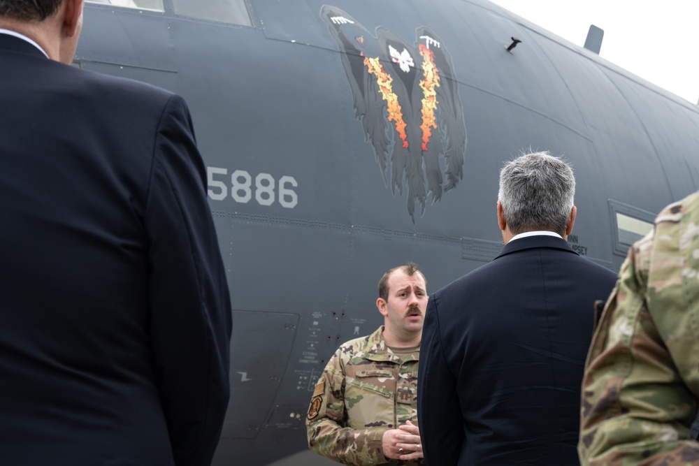 President Abdo visits Hurlburt, AFSOC