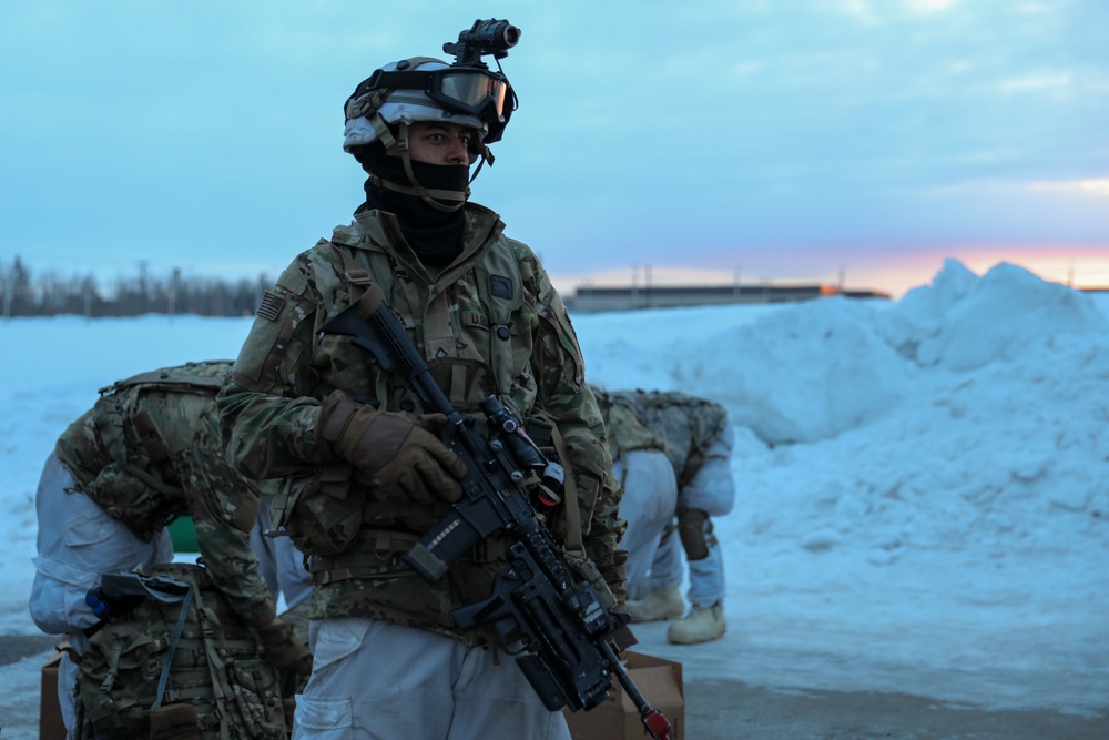 11th Airborne Division Soldiers move into Yukon Training Area during JPMRC-AK 23-02