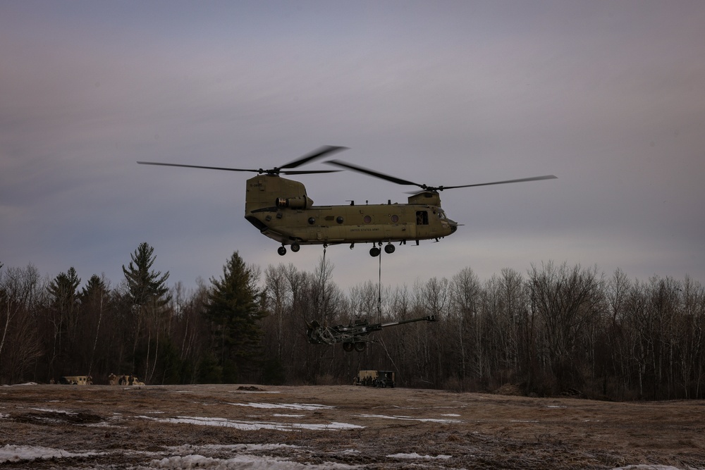 1/10 Chinooks and Howitzers Training