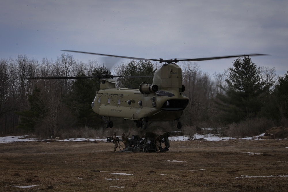 1/10 Chinooks and Howitzers Training