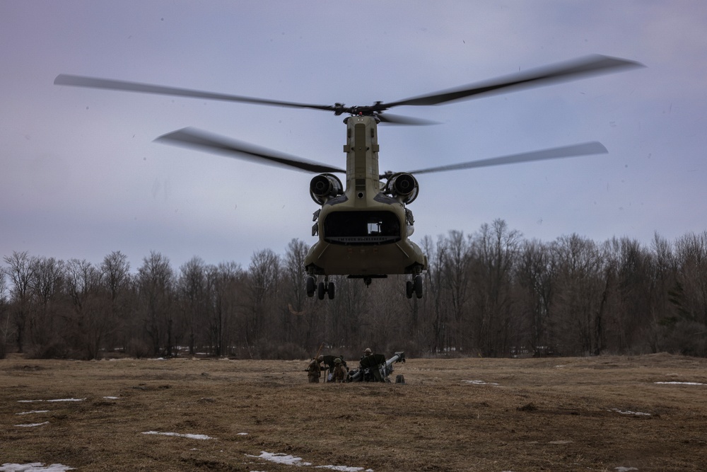 1/10 Chinooks and Howitzers Training