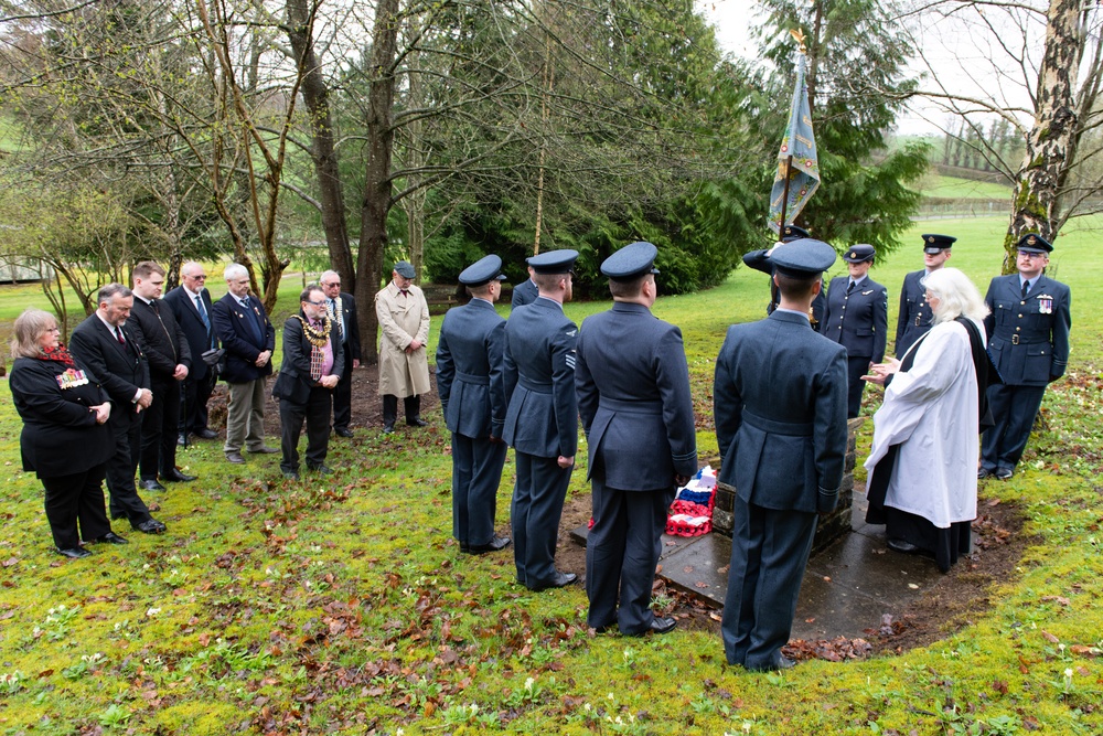 Welford Community remembers WWII 101 Squadron bomber crash