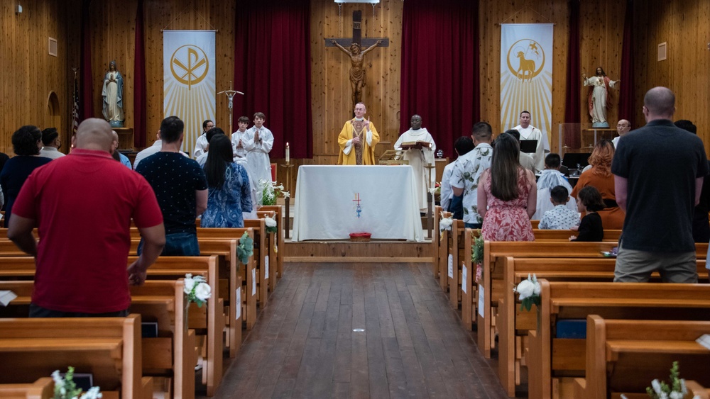 Bishop William Muhm visits NAF Atsugi