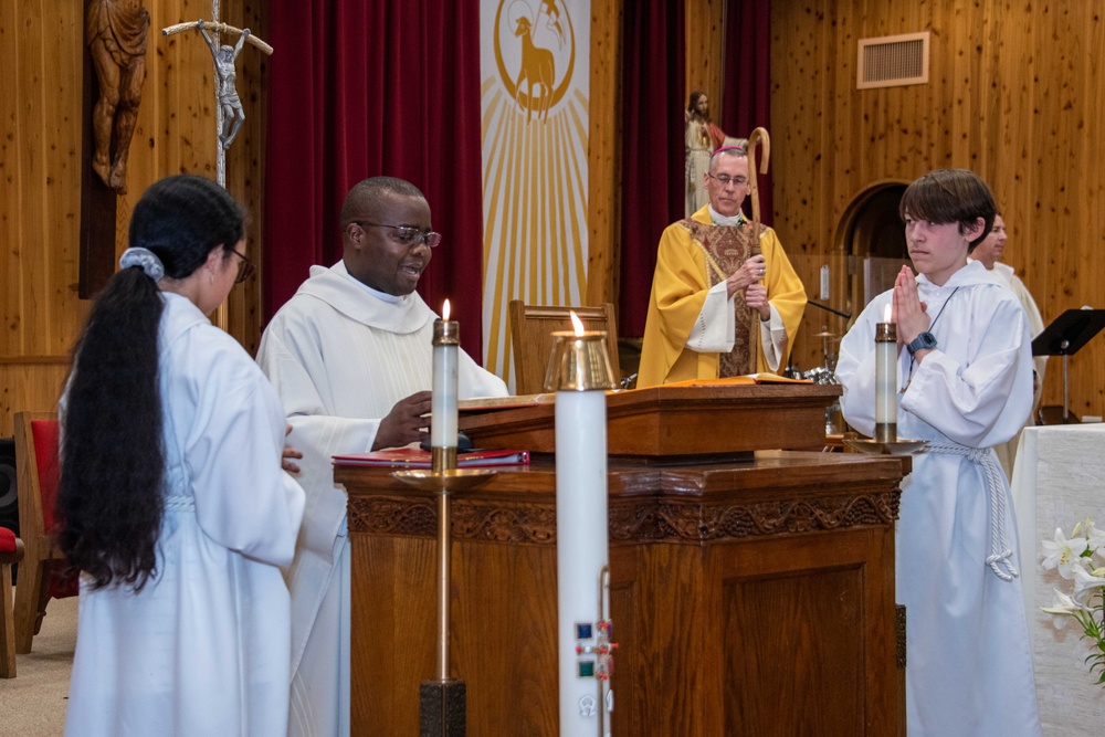 Bishop William Muhm visits NAF Atsugi