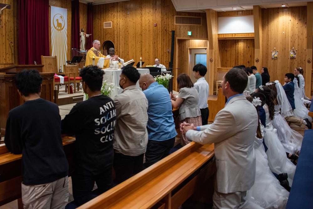 Bishop William Muhm visits NAF Atsugi