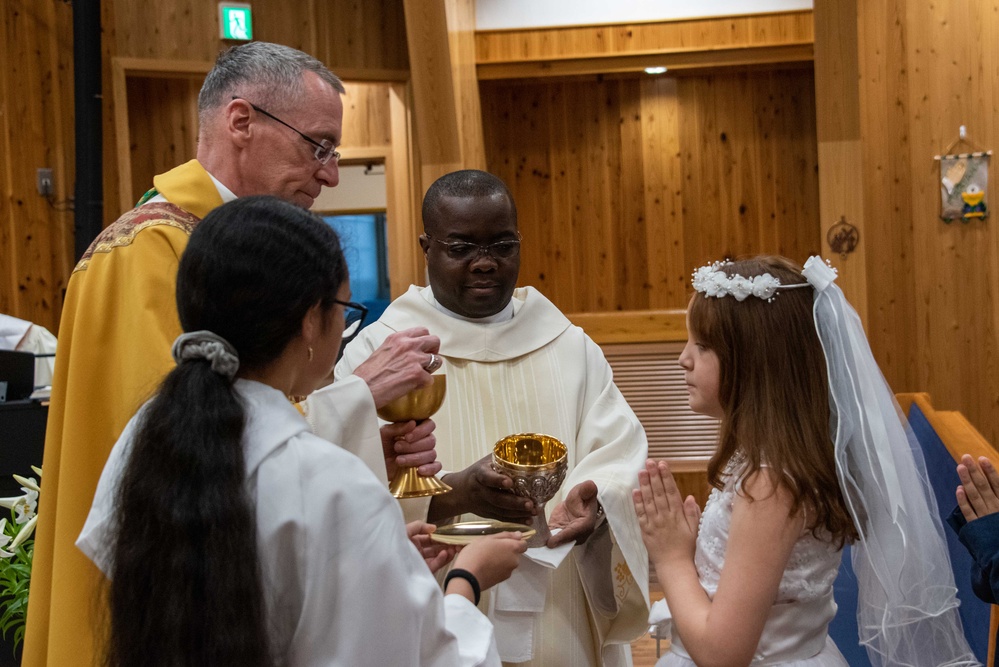 Bishop William Muhm visits NAF Atsugi