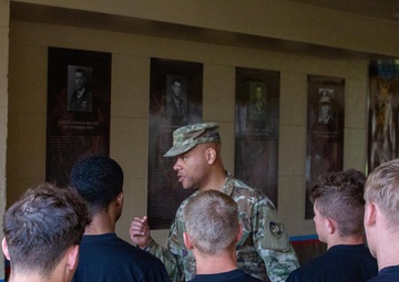 USMA admissions team speaks to prospective 25th ID candidates