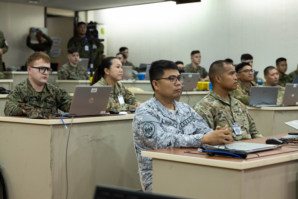 Philippine and U.S. Cyber Defense Exercise training