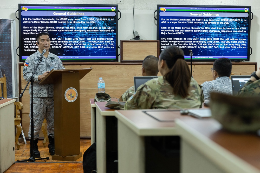 Philippine and U.S. Cyber Defense Exercise training