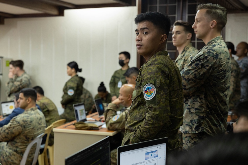 Philippine and U.S. Cyber Defense Exercise training