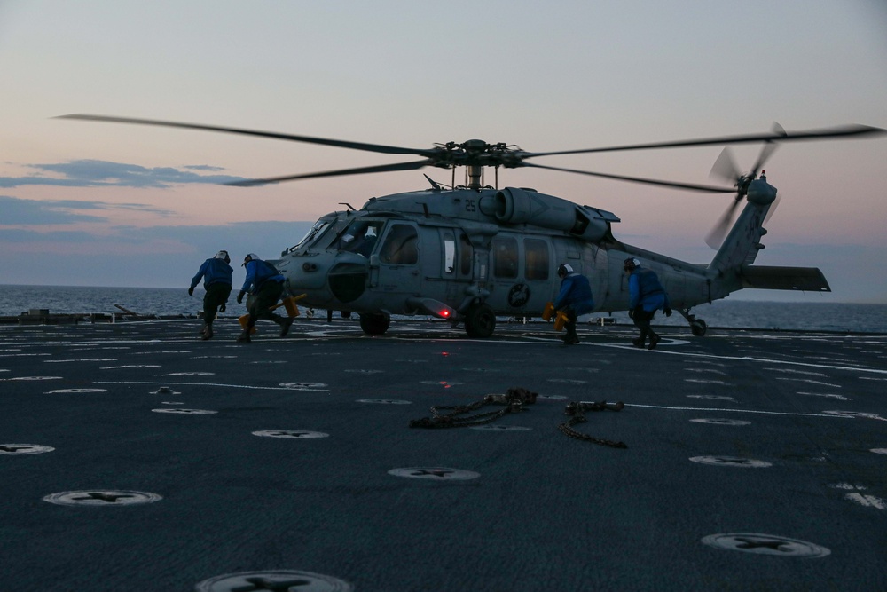 USS Carter Hall Conducts Flight Ops During ARGMEUEX