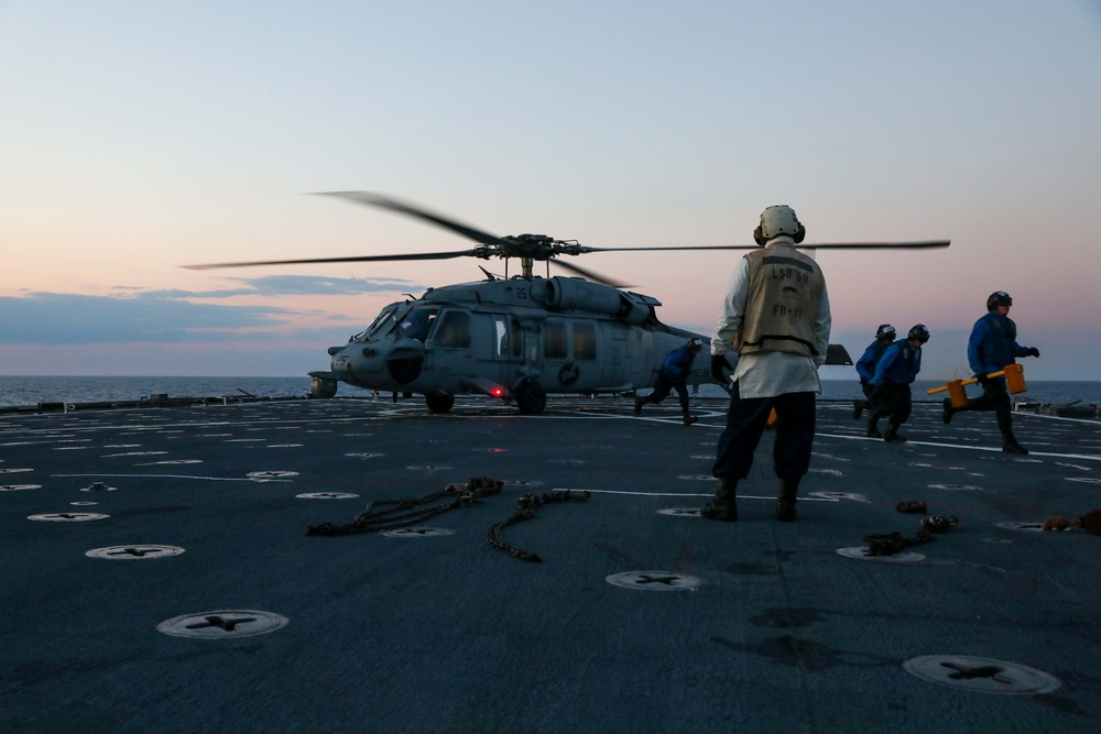 USS Carter Hall Conducts Flight Quarters During ARGMEUEX