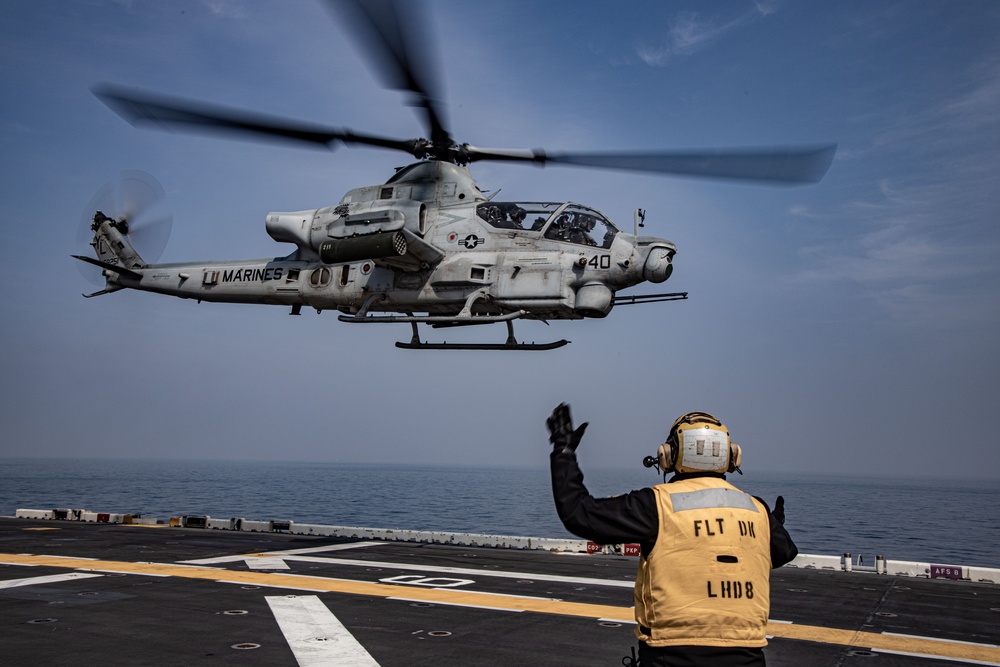 13th MEU CO Takes to the skies