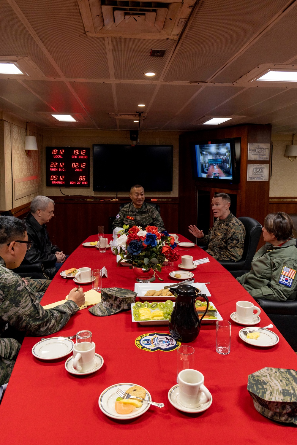 ROK Commandant visits USS Makin Island