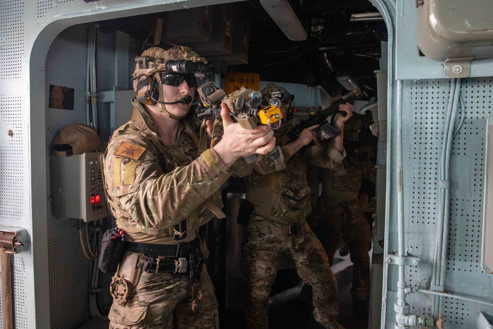 USS Nitze (DDG 94) Daily Operations