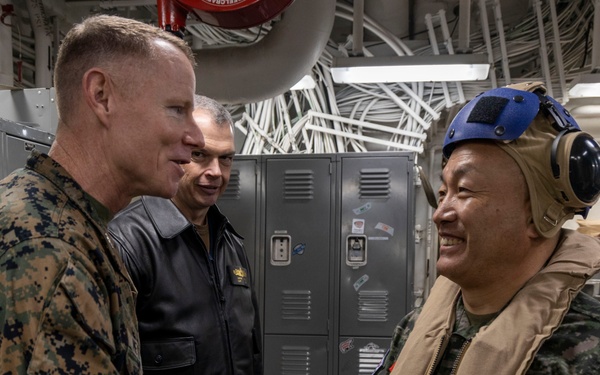 ROK Commandant visits USS Makin Island