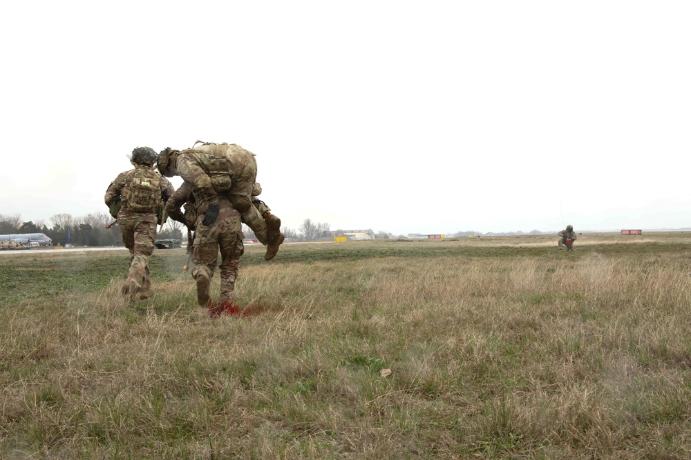 101st ABN Division Conducts Air Assault Demonstration with Romanian Units