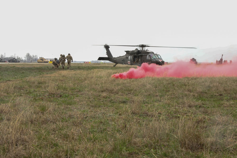 101st ABN Division Conducts Air Assault Demonstration with Romanian Units