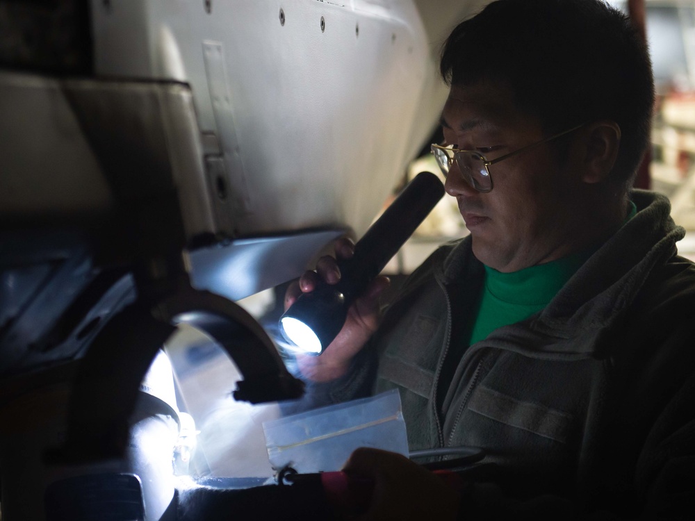 USS Carl Vinson (CVN) Sailors Perform Maintenance