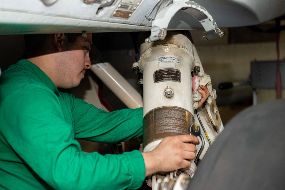 USS Carl Vinson (CVN70) Sailors Perform Maintenance