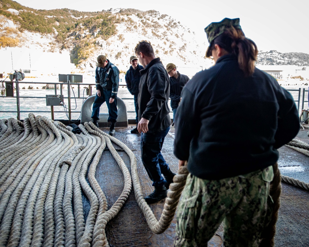 Sailors Fake Out Line