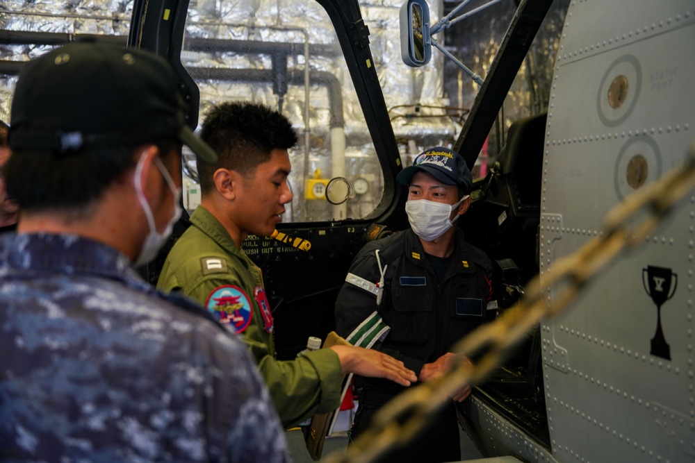 USS OAKLAND HOSTS SHIP TOURS