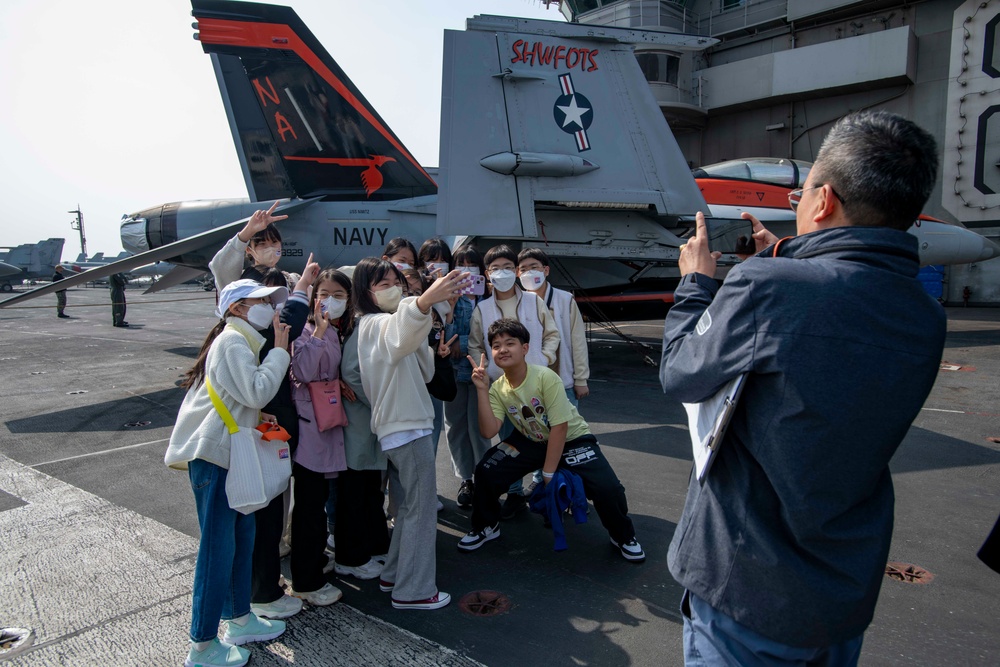 Nimitz Hosts Shipboard Tours While In Korea