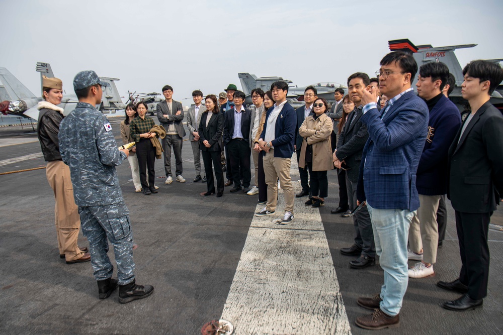 Nimitz Hosts Shipboard Tours While In Korea