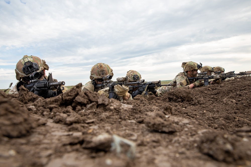 101st ABN Division Conducts Air Assault Demonstration with Romanian Units