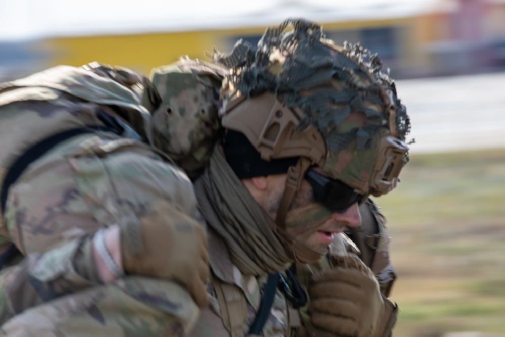 101st ABN Division Conducts Air Assault Demonstration with Romanian Units