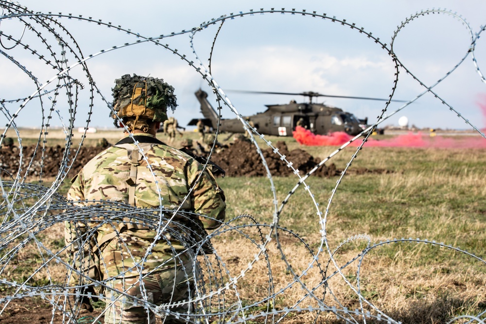 101st ABN Division Conducts Air Assault Demonstration with Romanian Units