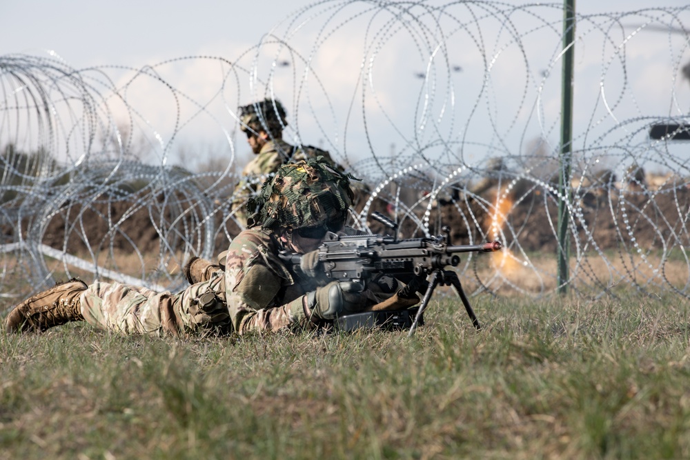 101st ABN Division Conducts Air Assault Demonstration with Romanian Units