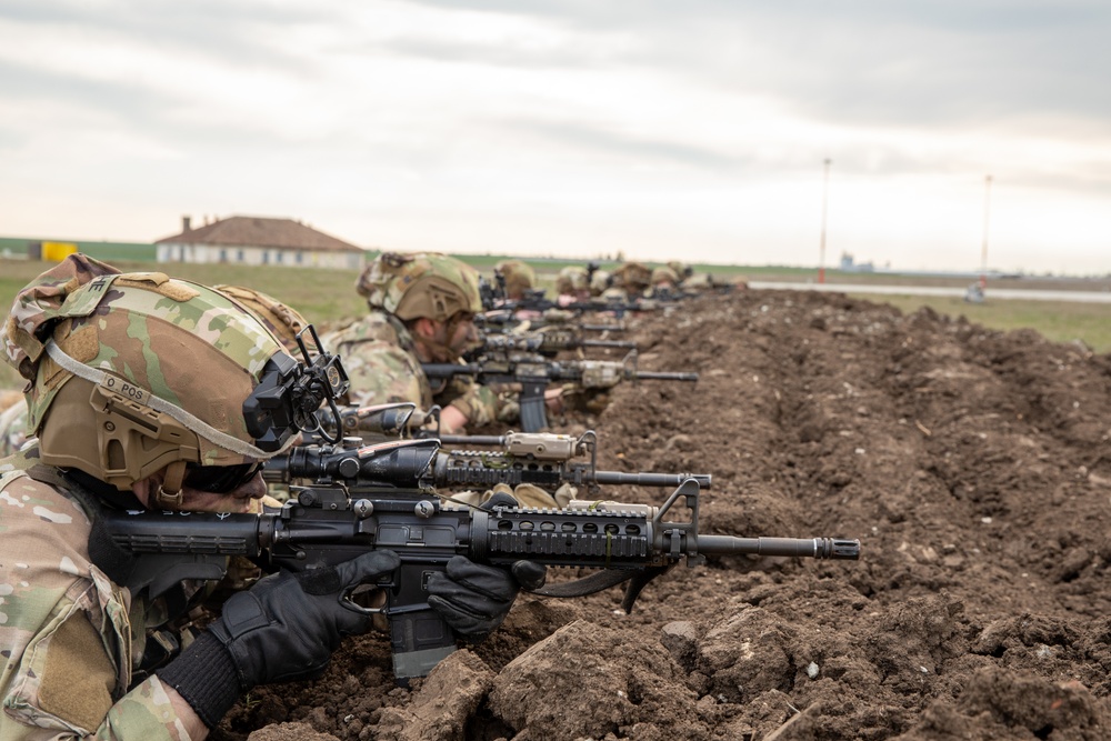 101st ABN Division Conducts Air Assault Demonstration with Romanian Units