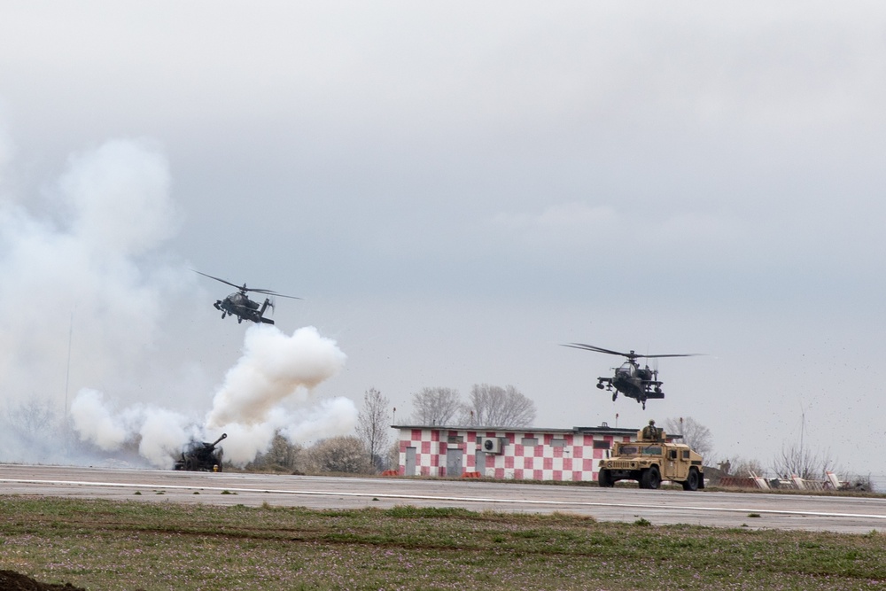 101st ABN Division Conducts Air Assault Demonstration with Romanian Units